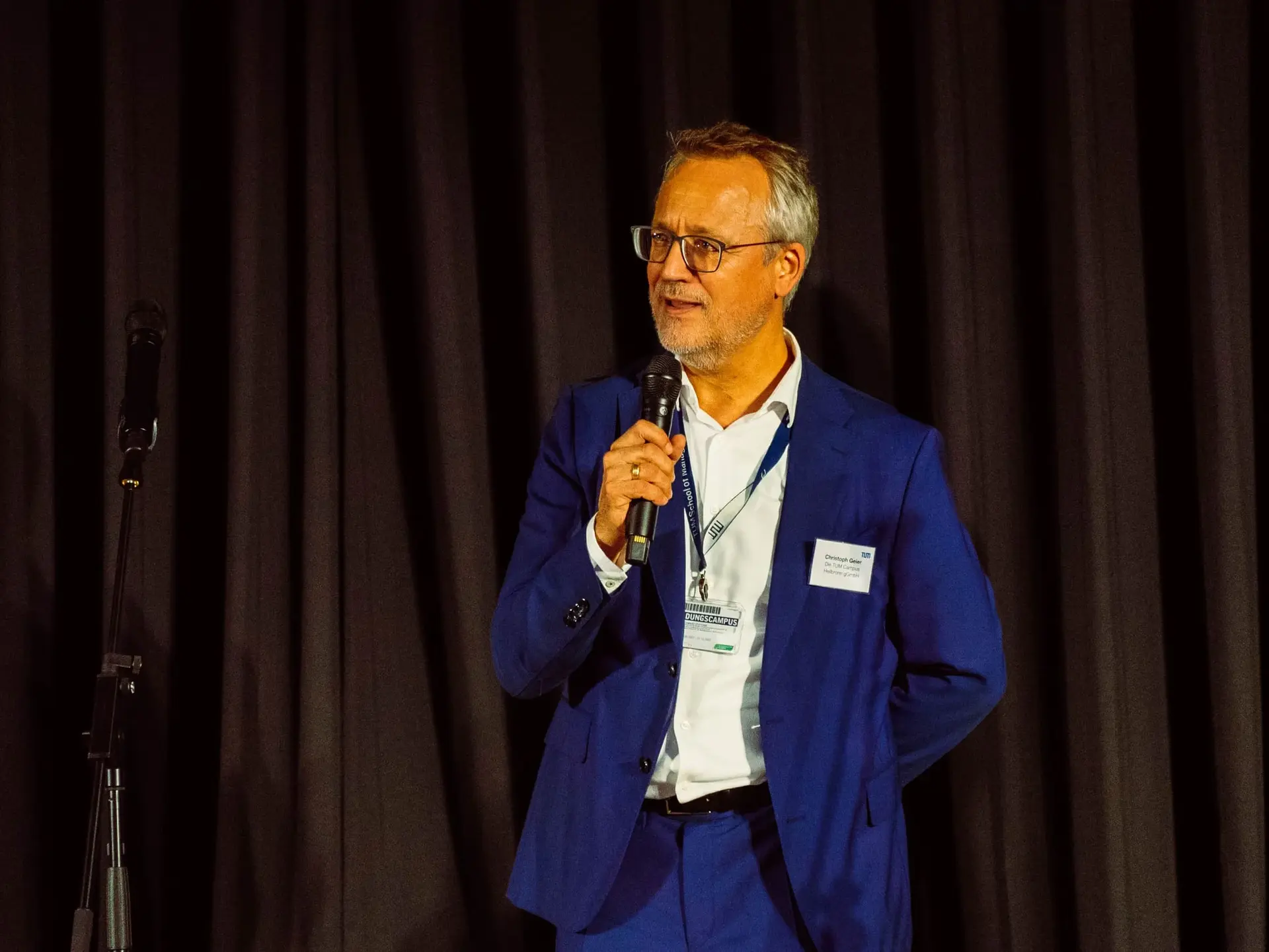 [Translate to German:] Prof. Geier speaking at TUM Connect 2022