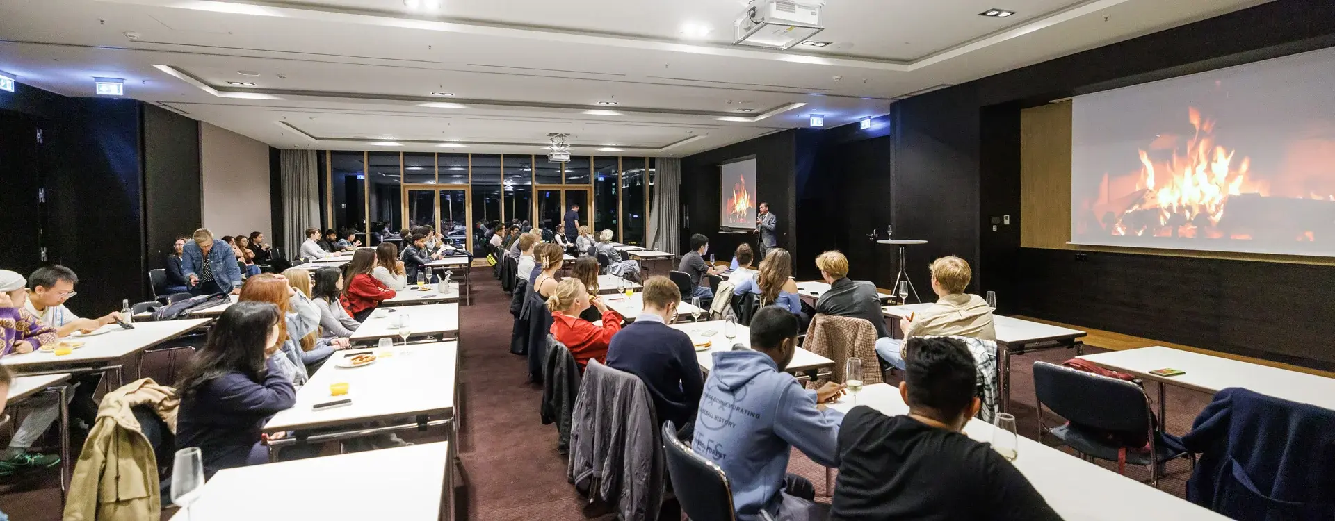 Gäste der Campus Fireside-Veranstaltung