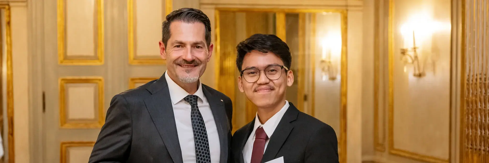 TUM president Prof. Dr. Thomas F. Hofmann awarding Mohammad Izzat Raihan Imron for his master's thesis.