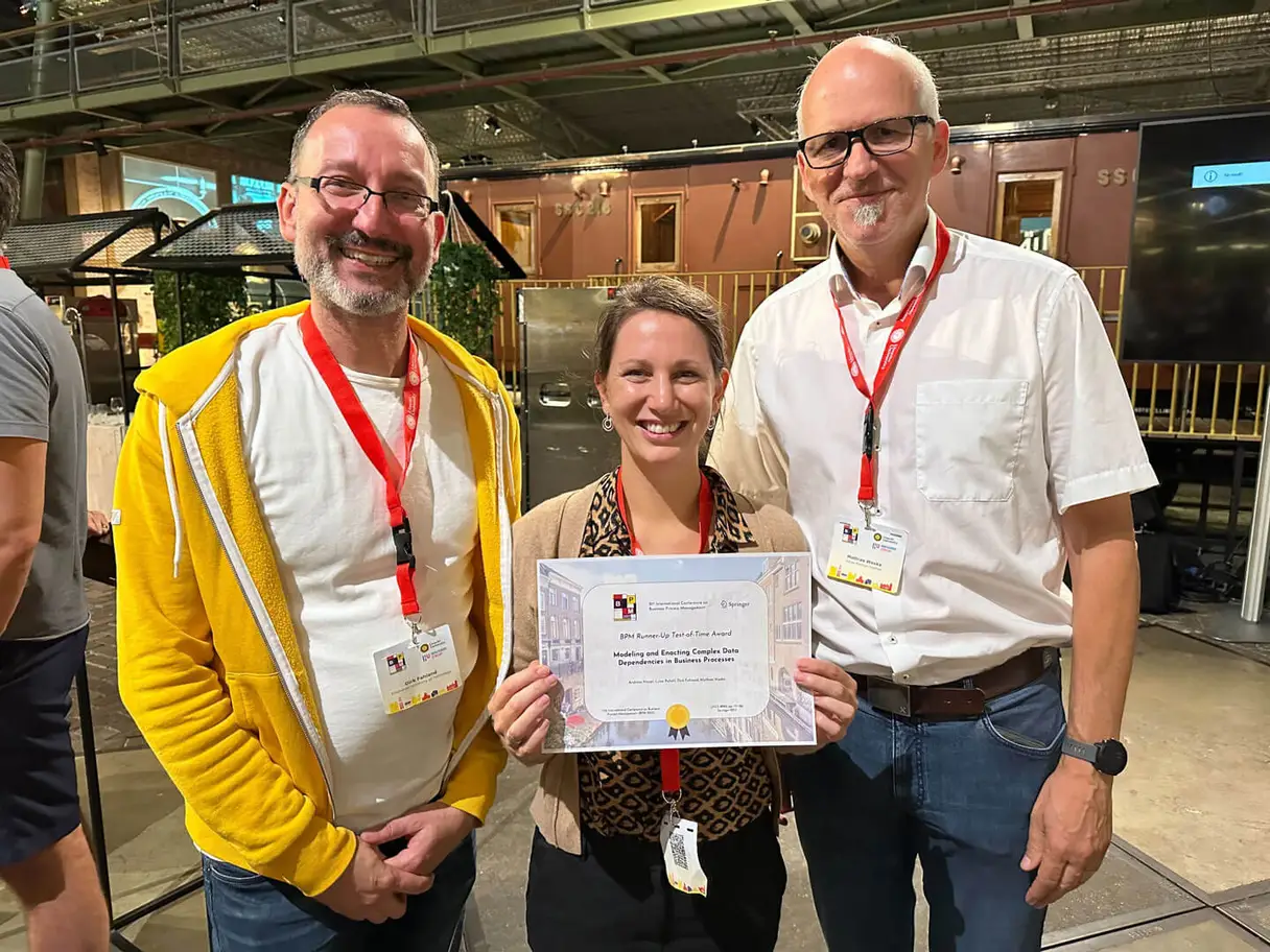 Prof. Luise Pufahl receiving the Test of Time Award