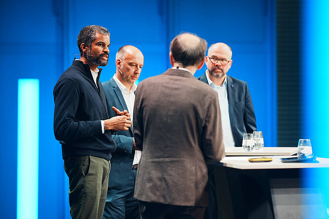 Dr. Uwe Jean Heuser, Florian Bankoley, Dr. Martin May & Dr. Thomas Schneider auf der Bühne bei Rethink.Mittelstand